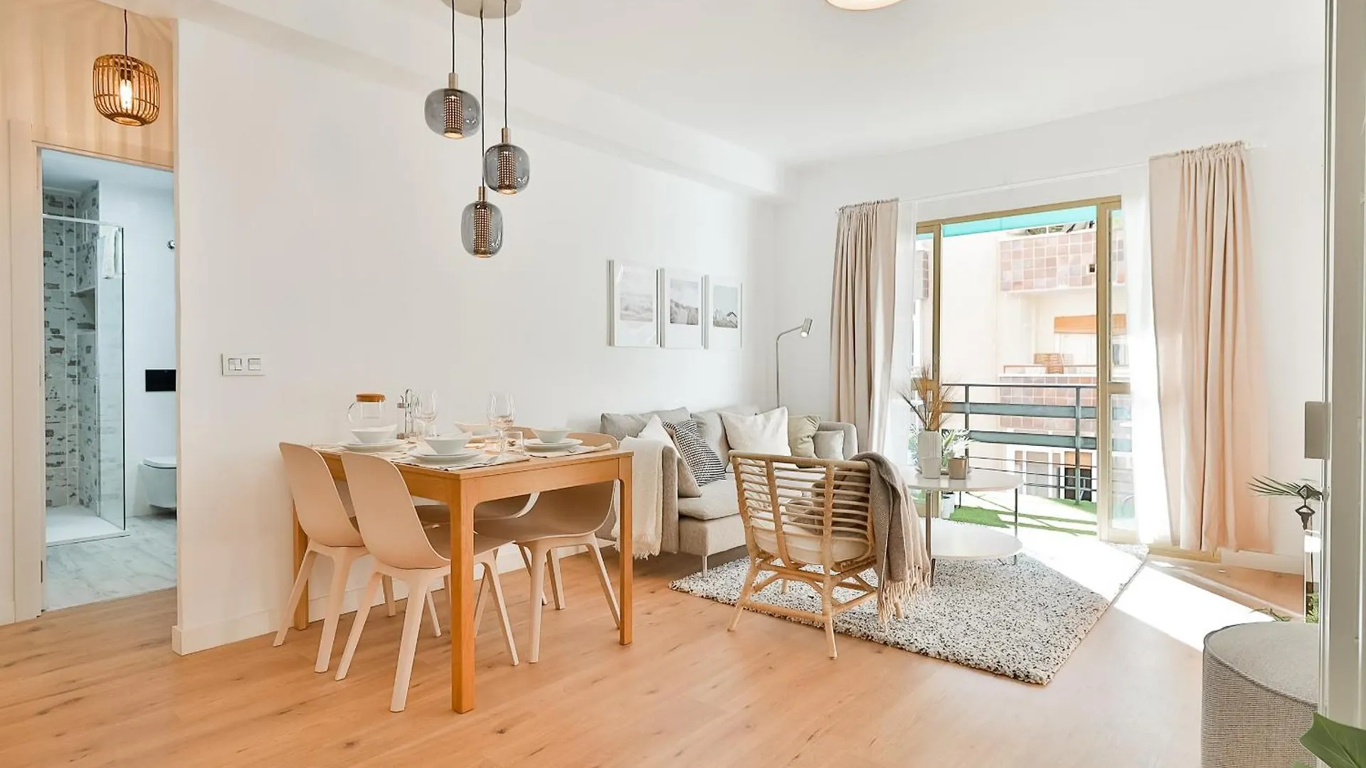 Apartment C24 Fantastic 4 Bedroom With Terrace Malaga Spain